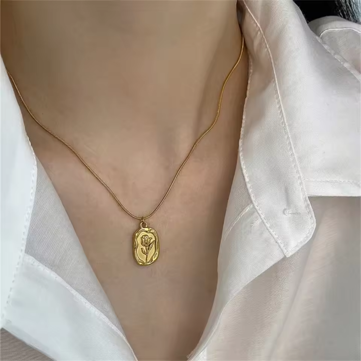 Venere Pendant Necklace