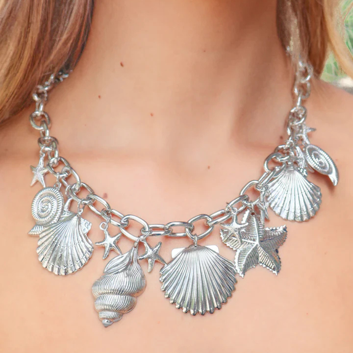 Henavira Pendant Necklace