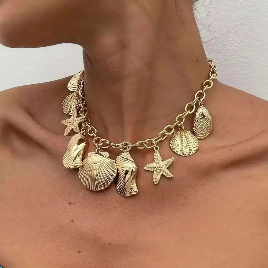 Henavira Pendant Necklace