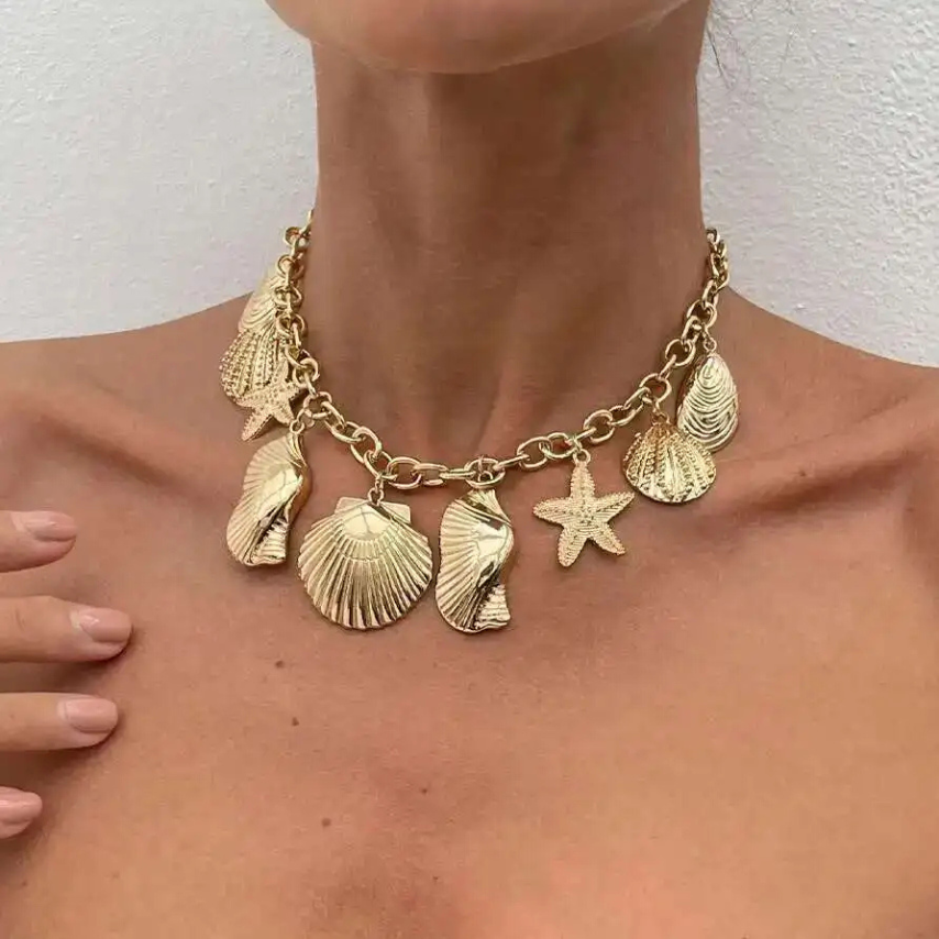 Henavira Pendant Necklace