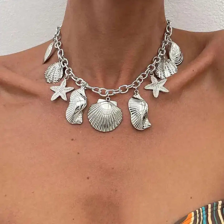 Henavira Pendant Necklace