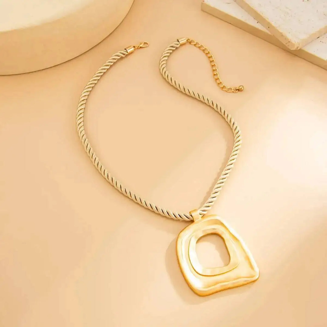 Tavorena Pendant Necklace